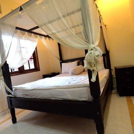 Lori Beach Inn Seminyak  Bagian luar foto
