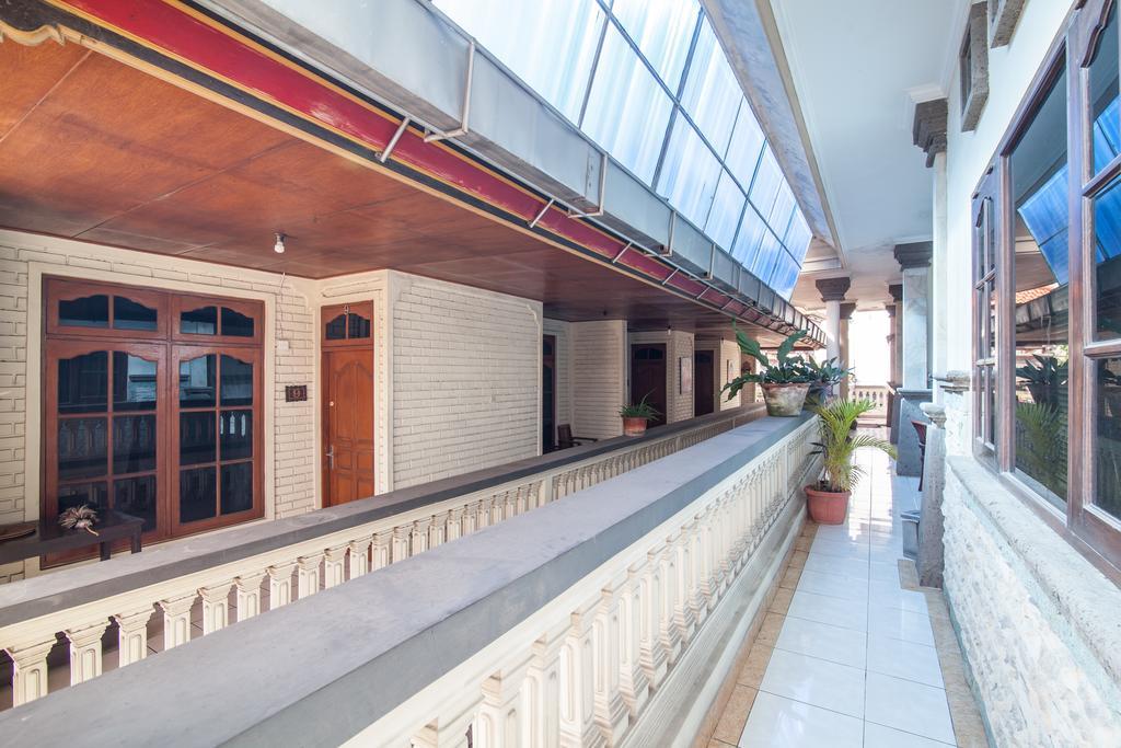 Lori Beach Inn Seminyak  Bagian luar foto