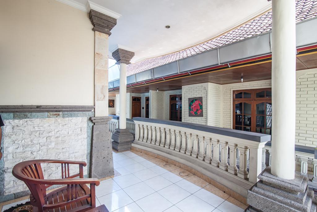 Lori Beach Inn Seminyak  Bagian luar foto