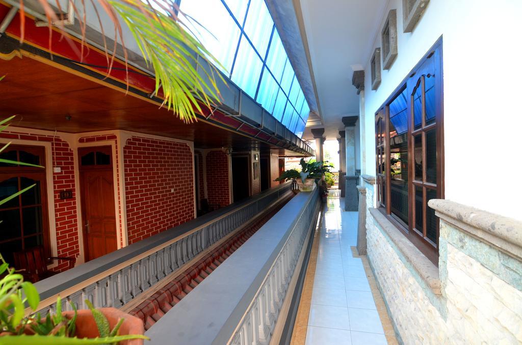 Lori Beach Inn Seminyak  Bagian luar foto