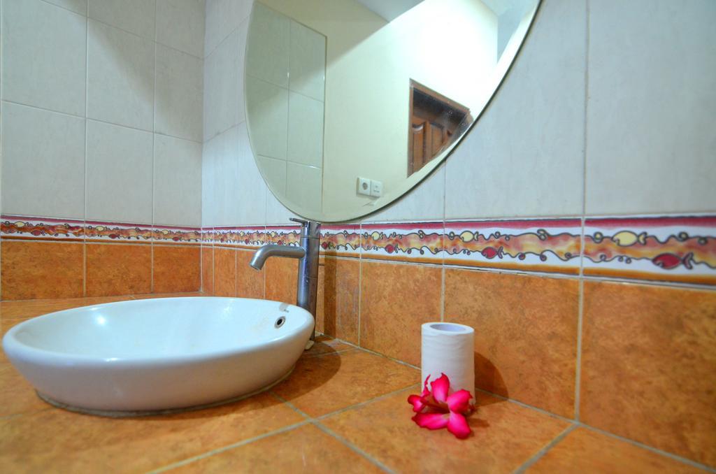 Lori Beach Inn Seminyak  Bagian luar foto