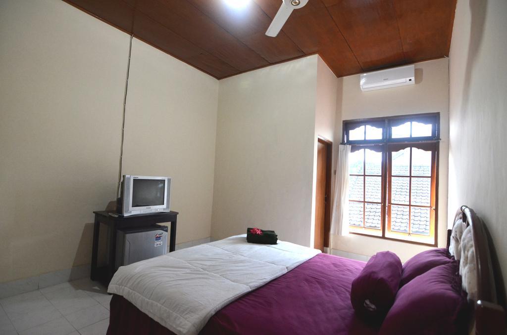 Lori Beach Inn Seminyak  Bagian luar foto