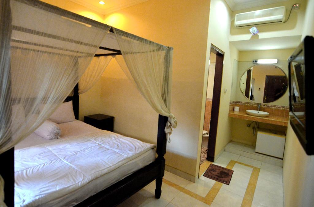 Lori Beach Inn Seminyak  Bagian luar foto