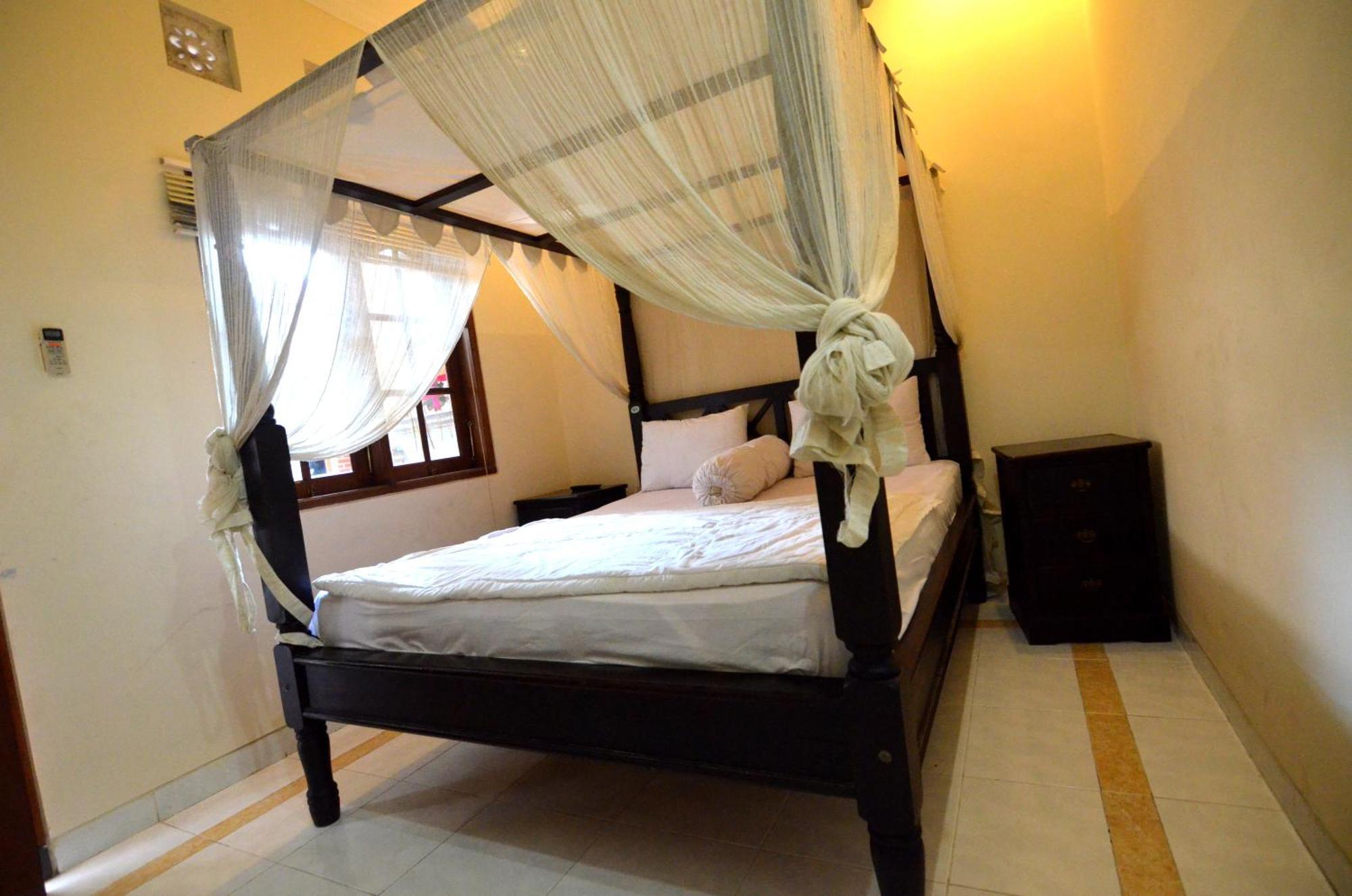 Lori Beach Inn Seminyak  Bagian luar foto