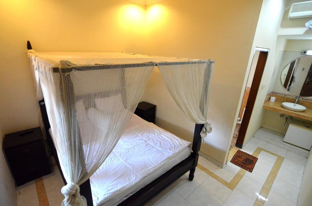 Lori Beach Inn Seminyak  Bagian luar foto
